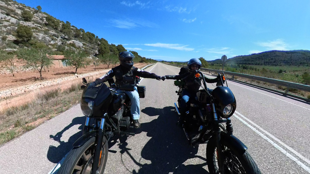 Eine Romanze, angeheizt von Harley-Davidson Motorrädern