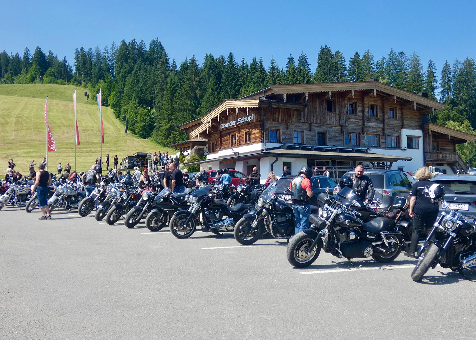 Rockanroleando y rodando por Europa para ver a la legendaria banda AC/DC